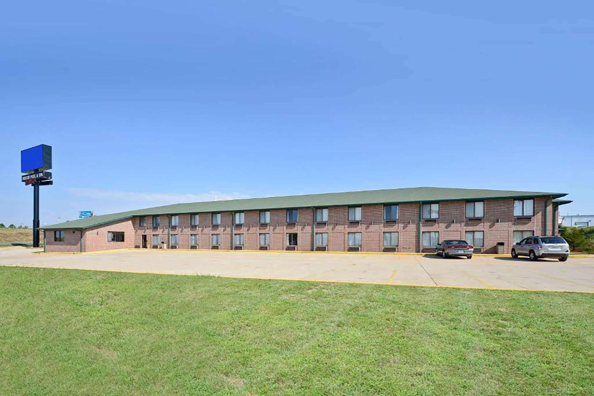 Days Inn By Wyndham Ozark Springfield Exterior foto